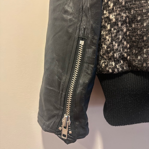 Stolen Girlfriends Club | Men’s Wool Bomber w Leather Sleeves | Fits like an M - Picture 4 of 9